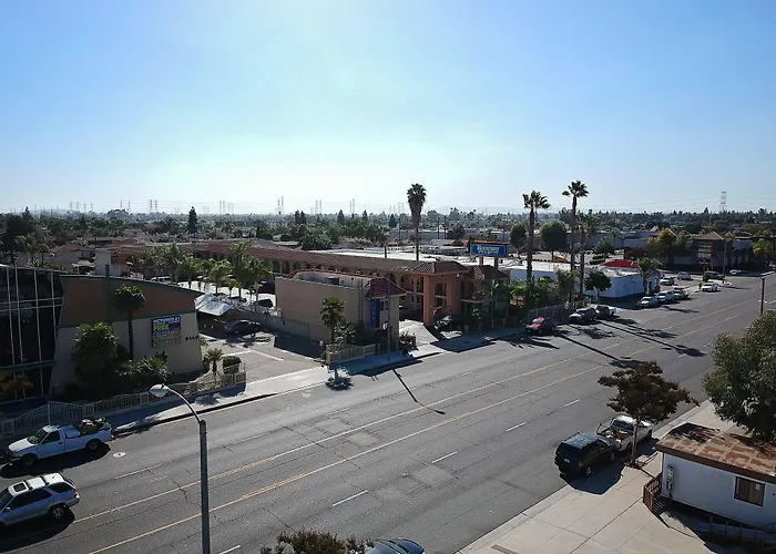Rodeway Inn & Suites Bellflower